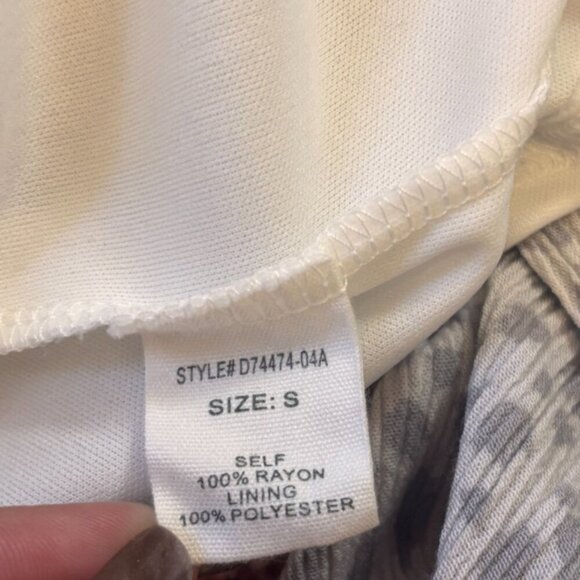 Altar'd State Women Casual Dress Gray Leopard Romantic Wrap Ruffle Size Small - Picture 4 of 4